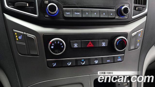 Hyundai Starex 2017 — photo 17