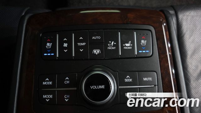 Hyundai Equus 2012 — photo 18