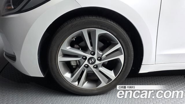 Hyundai AVANTE 2018 — photo 5
