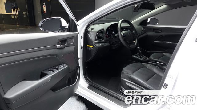 Hyundai AVANTE 2018 — photo 10