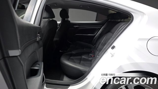 Hyundai AVANTE 2018 — photo 12