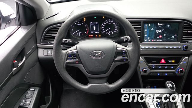 Hyundai AVANTE 2018 — photo 13