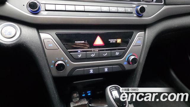 Hyundai AVANTE 2018 — photo 16