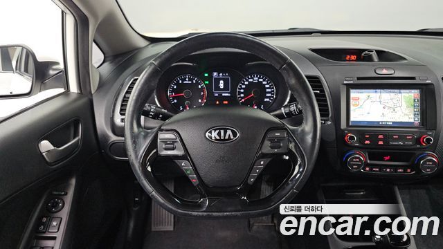 Kia K3 2016 — photo 19
