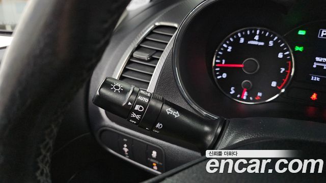 Kia K3 2016 — photo 24