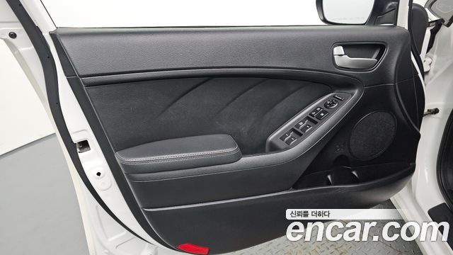Kia K3 2016 — photo 14