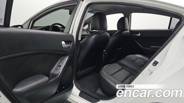 Kia K3 2016 — photo 16