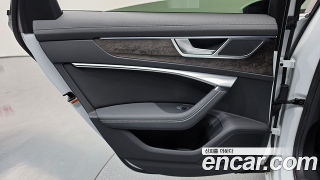 Audi A6 2021 — photo 15