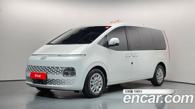 Hyundai Staria 2025 — photo 1