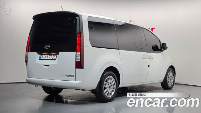 Hyundai Staria 2025 — photo 2