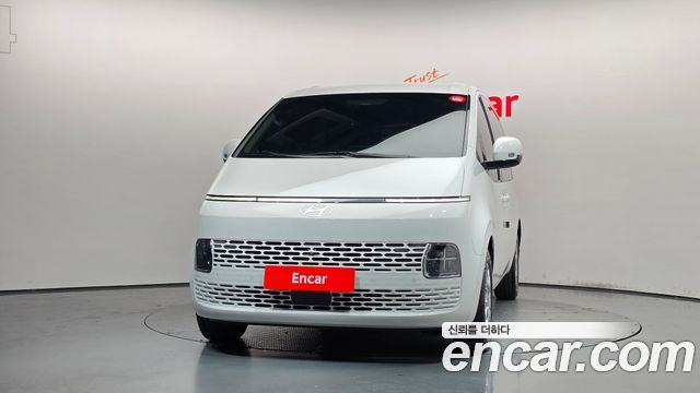 Hyundai Staria 2025 — photo 3
