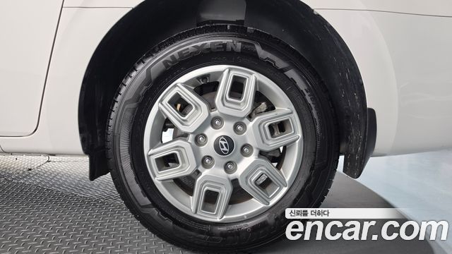 Hyundai Staria 2025 — photo 5