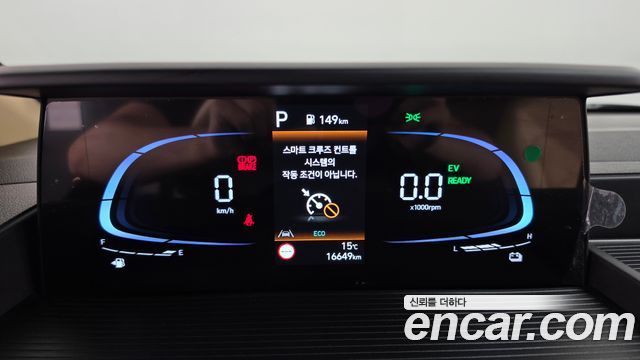 Hyundai Staria 2025 — photo 11