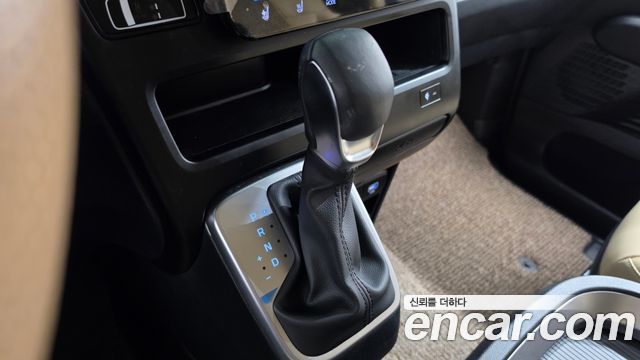 Hyundai Staria 2025 — photo 12