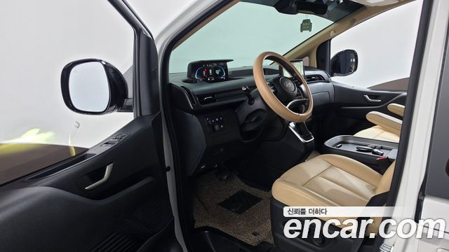 Hyundai Staria 2025 — photo 13