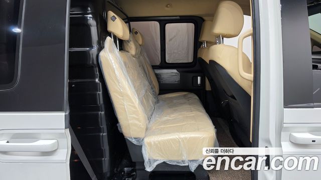 Hyundai Staria 2025 — photo 17