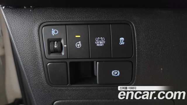 Hyundai Staria 2025 — photo 25