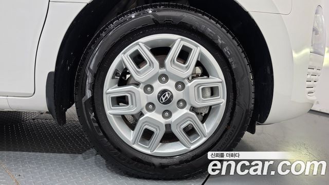 Hyundai Staria 2025 — photo 7