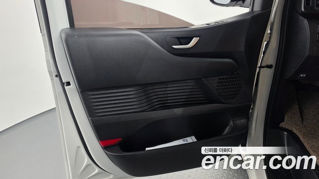 Hyundai Staria 2025 — photo 14