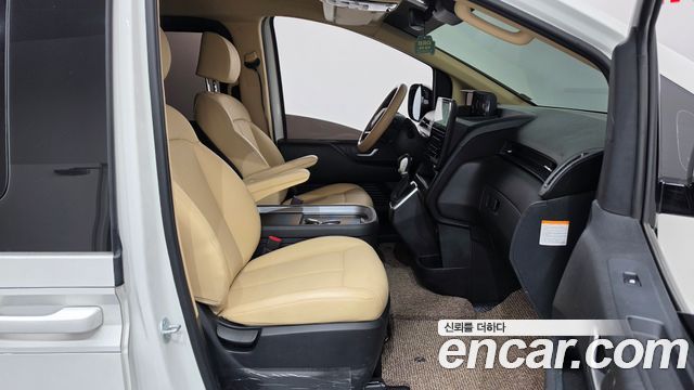 Hyundai Staria 2025 — photo 16