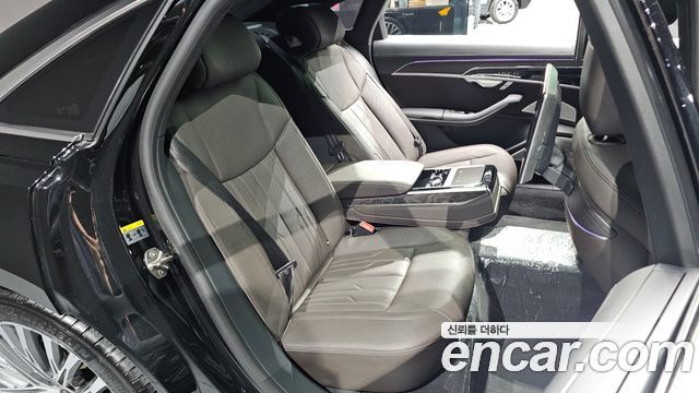 Audi A8 2023 — photo 17