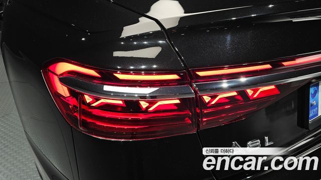 Audi A8 2023 — photo 9