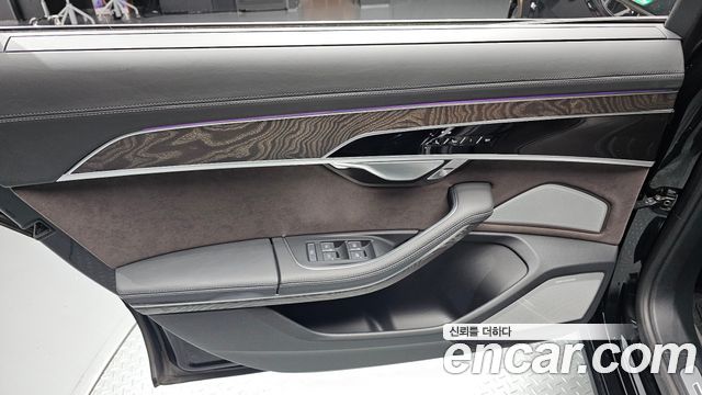 Audi A8 2023 — photo 15