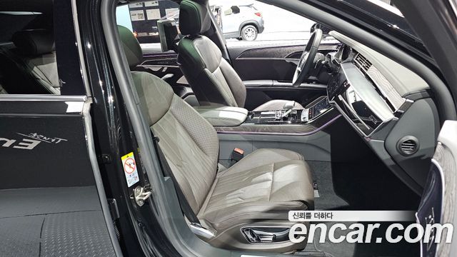 Audi A8 2023 — photo 16