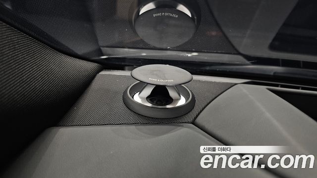 Audi A8 2023 — photo 32