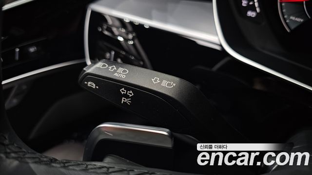 Audi A8 2023 — photo 33