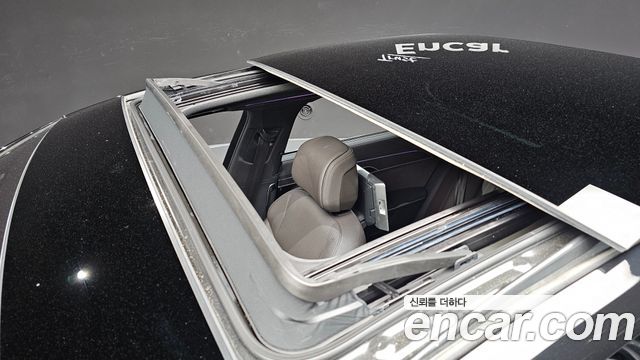 Audi A8 2023 — photo 35