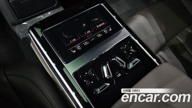 Audi A8 2023 — photo 36