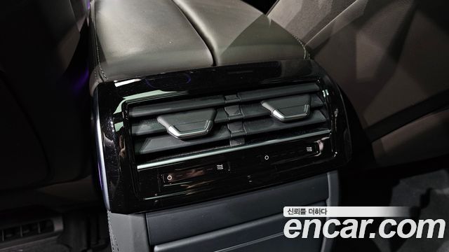 Audi A8 2023 — photo 37