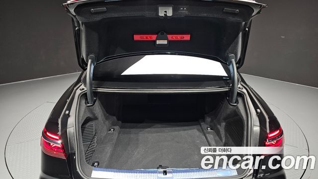 Audi A8 2023 — photo 39