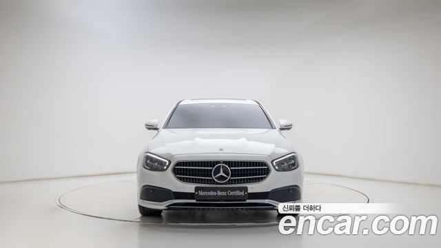 Mercedes-Benz E-Class 2023 — photo 3