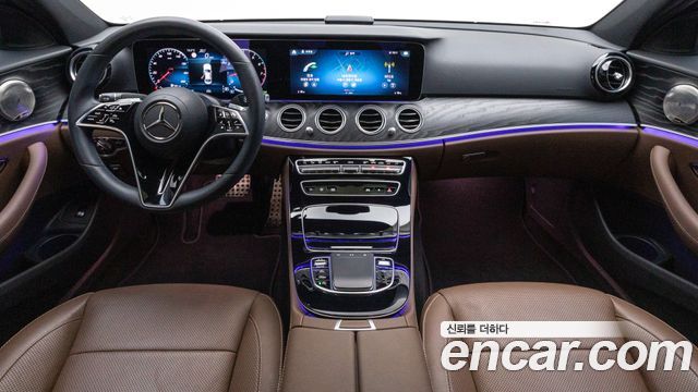 Mercedes-Benz E-Class 2023 — photo 7