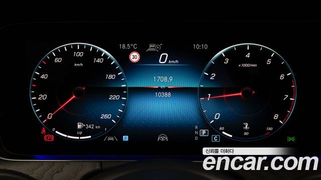 Mercedes-Benz E-Class 2023 — photo 8