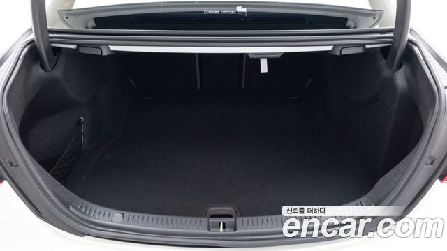 Mercedes-Benz E-Class 2023 — photo 11