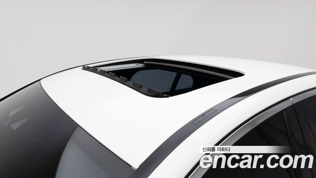 Mercedes-Benz E-Class 2023 — photo 12