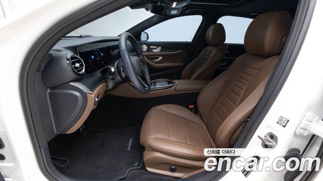 Mercedes-Benz E-Class 2023 — photo 14