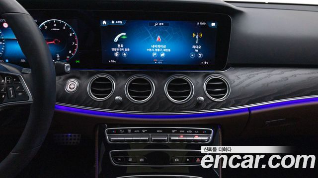 Mercedes-Benz E-Class 2023 — photo 16