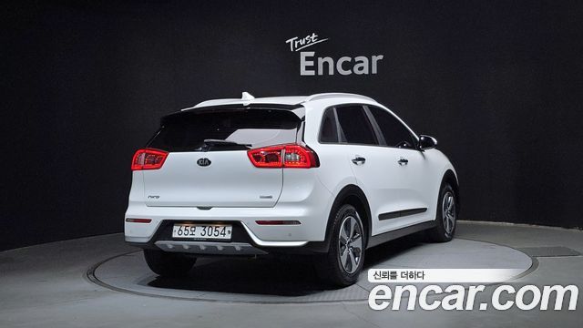 Kia Niro 2018 — photo 2