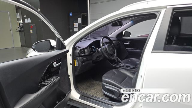Kia Niro 2018 — photo 10