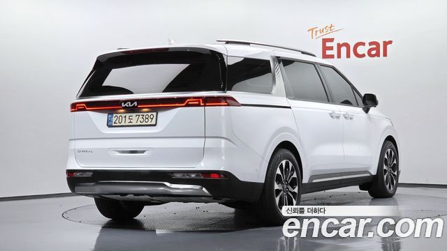 Kia Canival 2023 — photo 2