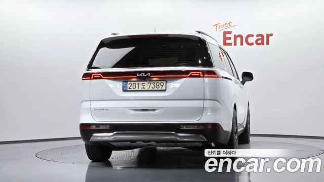 Kia Canival 2023 — photo 4