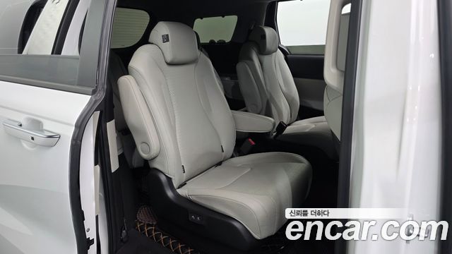 Kia Canival 2023 — photo 17