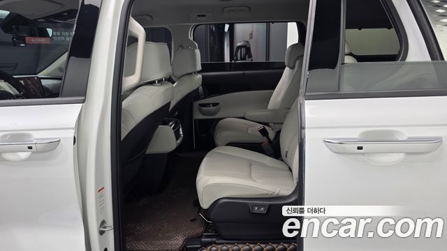 Kia Canival 2023 — photo 18