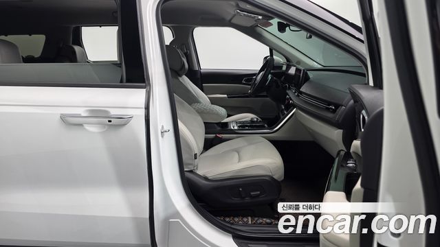 Kia Canival 2023 — photo 16