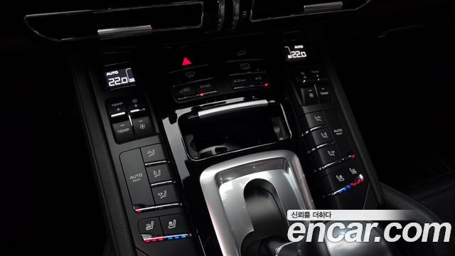 Porsche Cayenne 2015 — photo 16