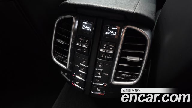 Porsche Cayenne 2015 — photo 18